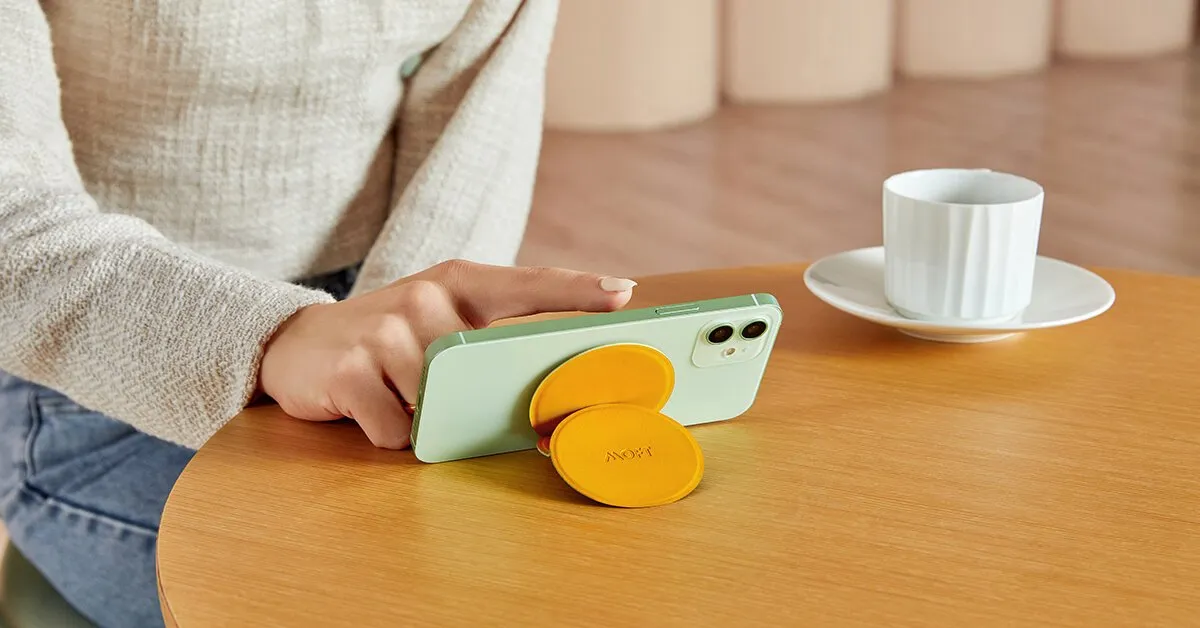 MOFT O Snap Phone Stand and Grip